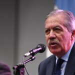 Un gobernador opositor tomó distancia de la gestión libertaria y anunció un bono de $600.000 para empleados estatales por el Día del Trabajador