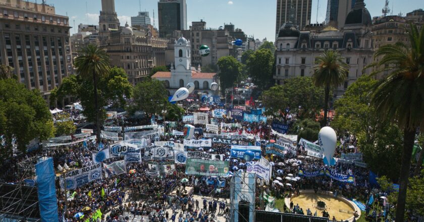 “Se terminó la paciencia, señor Presidente”: la CGT copó Plaza de Mayo y anticipó que profundizará los conflictos