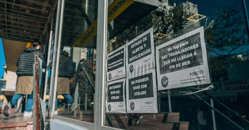 Tras las protestas por la falta de actualización salarial, el Gobierno implementa la Reforma Laboral y lanza cientos de despidos persecutorios en el Correo Argentino