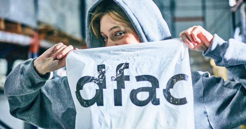 La marca argentina de indumentaria básica dfac cierra tras dos años y atribuye su caída al avance de las importaciones