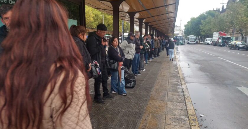 La UTA anunció una retención de tareas en todas las empresas que no paguen los salarios y se espera un jueves con escases de colectivos en el AMBA