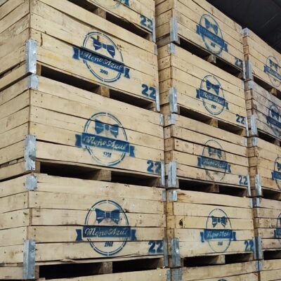 Crónicas del ajuste libertario: trabajadores de Moño Azul aceptaron que les recorten el sueldo para seguir trabajando