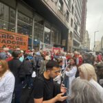 Jubilados y trabajadores protestaron en el PAMI y el Congreso por la falta de medicamentos, el deterioro de la obra social, despidos y cierres de clínicas