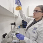 Insólito: Los laboratorios que se beneficiaron con el desmantelamiento del INTI ahora quieren emplear «por afuera» a los técnicos del organismo