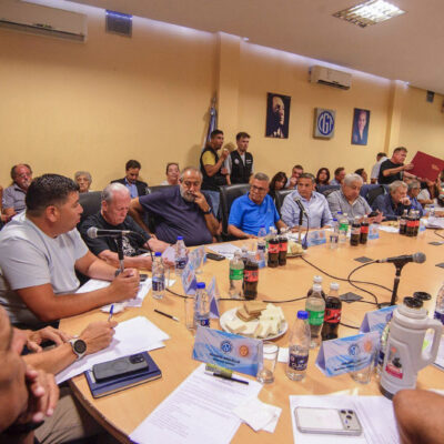 En medio de un clima de deliberación y un notorio malestar de «la calle» con el gobierno, la CGT reúne a su Consejo Directivo y evalúa un acto con la Iglesia