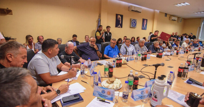 En medio de un clima de deliberación y un notorio malestar de «la calle» con el gobierno, la CGT reúne a su Consejo Directivo y evalúa un acto con la Iglesia