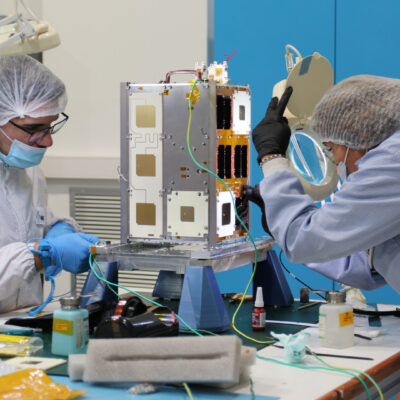 Mientras se lanza el satélite Atenea, trabajadores de la CONAE advierten sobre recortes, fuga de talentos y riesgo para el Plan Espacial Argentino