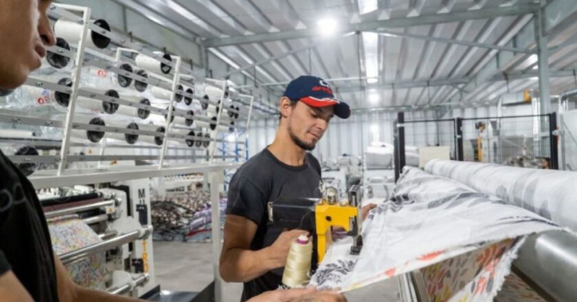 La industria textil en extinción: tocó su piso histórico y ya se perdieron 20.000 empleos en la era libertaria