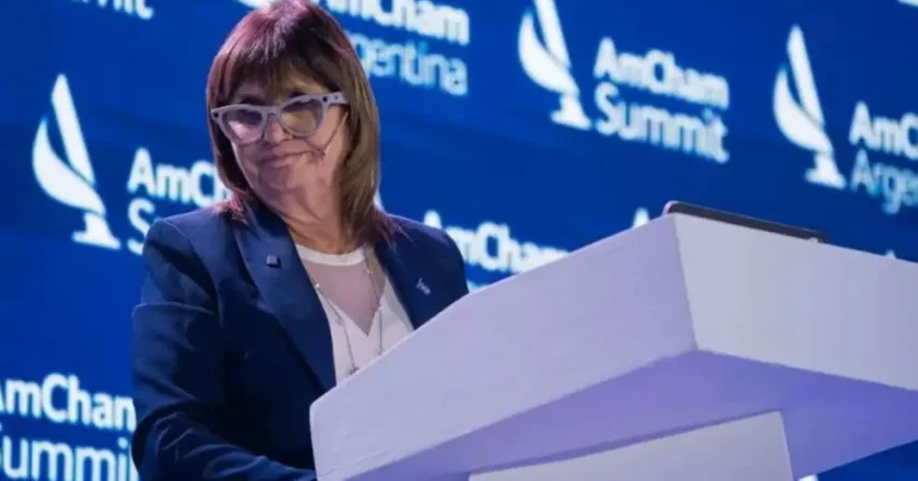 «Armen sindicatos de empresa, contraten con el 70% de descuento», la arenga desesperada de Patricia Bullrich a los empresarios de AmCham
