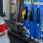 La capacidad de compra de los salarios se redujo un 17% entre febrero y marzo medido en litros de nafta
