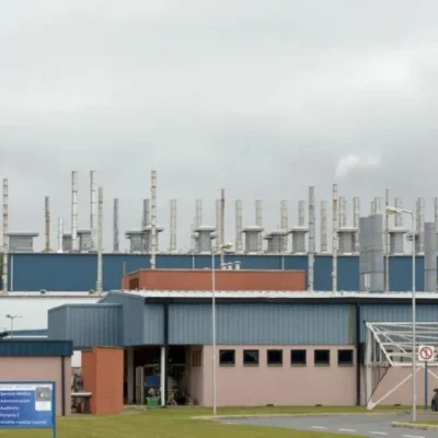 Aunque recortó casi el 40% de los empleos y tiene paradas de una semana por mes, el CEO de General Motors dijo que la planta de Alvear «es una pieza clave» de su presencia en Sudamérica