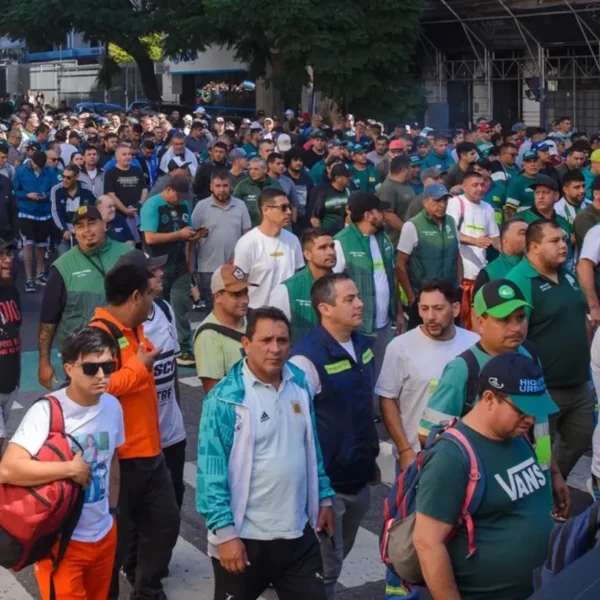 Pablo Moyano cruzó con todo al intendente de Villa Gesell: «Esperemos que tenga la dignidad de arreglar este conflicto, antes de sus merecidas vacaciones a Miami»