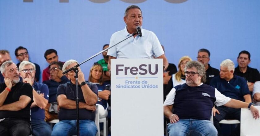 El FreSU reunió a dirigentes disidentes de la UTA, con los Metrodelegados y un Maturano en modo combativo y fortaleció su poder de fuego en el transporte