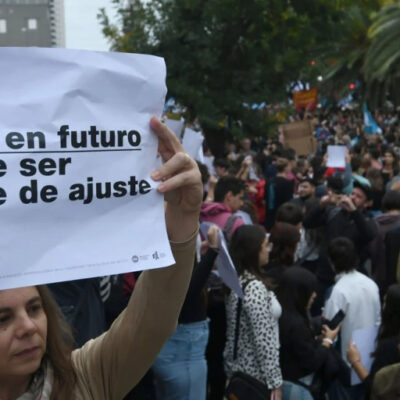 Era Milei: Advierten que 3 de cada 4 docentes universitarios ya debe acudir al pluriempleo para sobrevivir