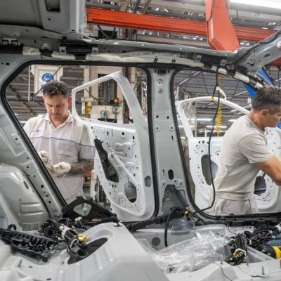 Más problemas en Stellantis: frenará su producción por cuatro semanas entre mayo y julio y crece la incertidumbre