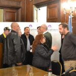 Los taxistas fueron a la Legislatura para militar un proyecto de ley que les iguale las condiciones con las plataformas: «En estos años hemos recibido un terrible daño»