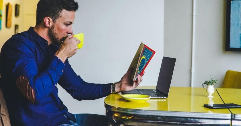 Tiempo libre del trabajador: Cómo los hobbies estratégicos mejoran el bienestar laboral