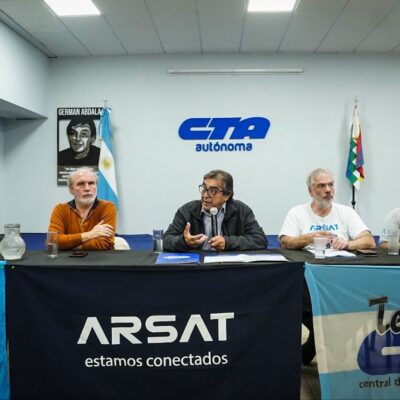 Durante un encuentro en la CTA, especialistas denunciaron el «abandono» del gobierno nacional a los proyectos tecnológicos estratégicos CAREM y ARSAT
