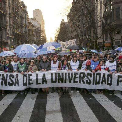 Los rectores de universidades desembarcan en las redes con una campaña para que el gobierno cumpla la ley de financiamiento y envíe los fondos para salarios, becas y presupuesto