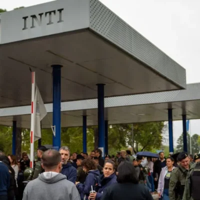 Los trabajadores del INTI presentaron tres amparos judiciales para frenar los 700 despidos anunciados por el gobierno nacional