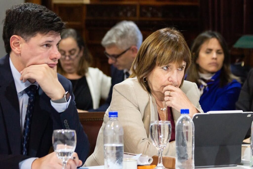 Bullrich sacó pecho y calificó a la Reforma Laboral como "un antes y un después"