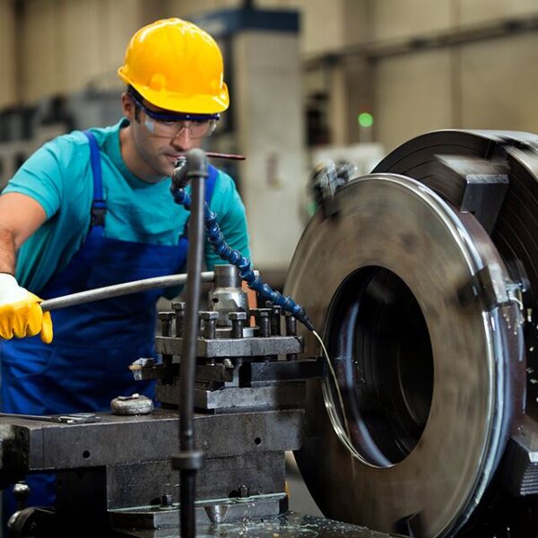 Alertan que la industria pierde nueve empleos por hora en la era Milei y que se agrava la informalidad