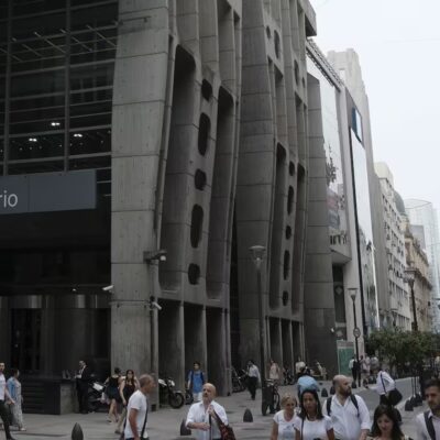 Los bancarios escalaron las protestas y convocaron a un paro nacional en el Banco Central y en el Hipotecario