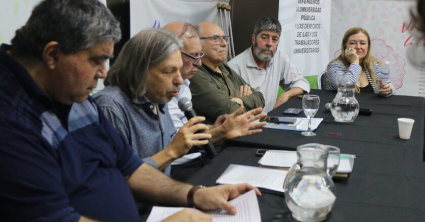 Docentes universitarios de la FEDUN volvieron a reclamar la recomposición salarial en las universidades y anuncian paro por 24 horas