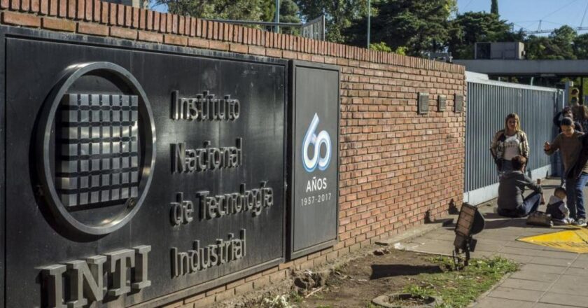 Directivos del INTI advierten que el organismo se enfrenta a la «inviabilidad técnica y operativa» si se concreta el plan de despidos masivos anunciado por el gobierno