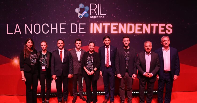 Intendentes de ciudades de todo el país reclamaron desde Rosario al gobierno nacional la restitución de fondos retenidos