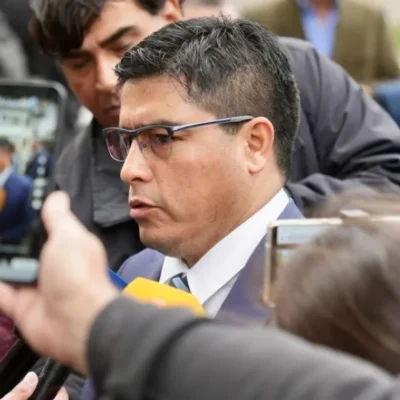 Santa Cruz: Vidal echó a su ministro de Trabajo por presuntos cobros simultáneos por más de $15 millones en un mes