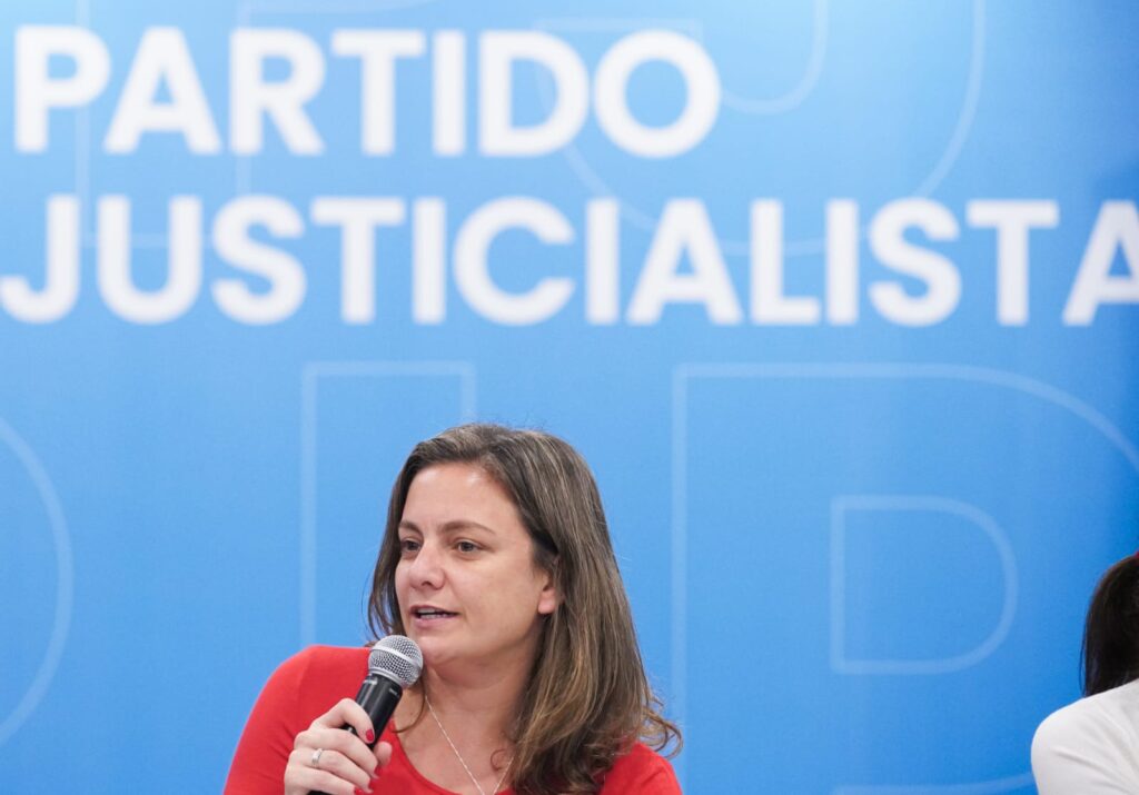 Diputados sindicales buscan emplazar a las comisiones para tratar la ampliación de licencias parentales a monotributistas, autónomos y adoptantes