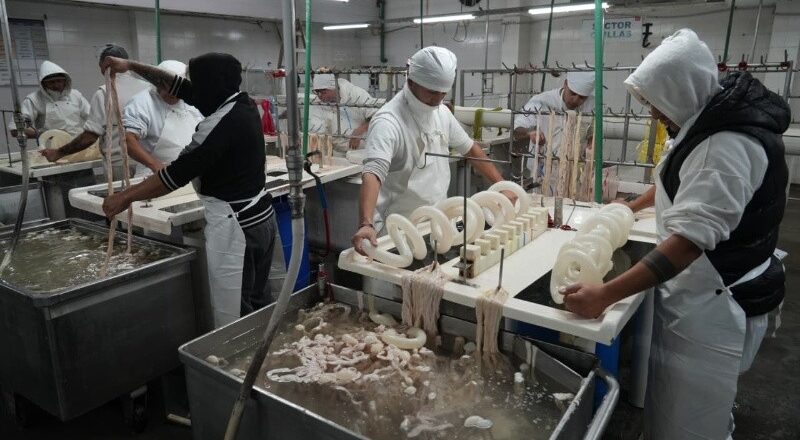 Ocuparon la planta, viven allí y la pusieron a producir: la lucha de los trabajadores del frigorífico Euro para evitar el cierre definitivo