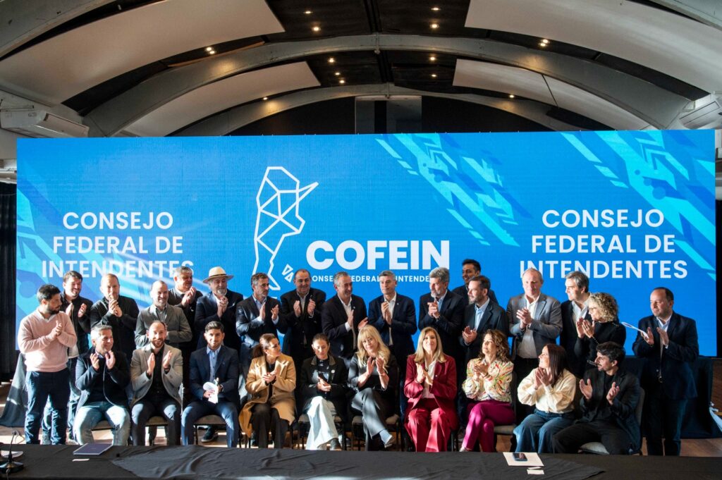 Intendentes de ciudades de todo el país reclamaron desde Rosario al gobierno nacional la restitución de fondos retenidos