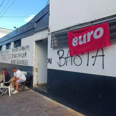 Siete meses sin respuestas: los trabajadores del frigorífico Euro reactivan la producción por sus propios medios