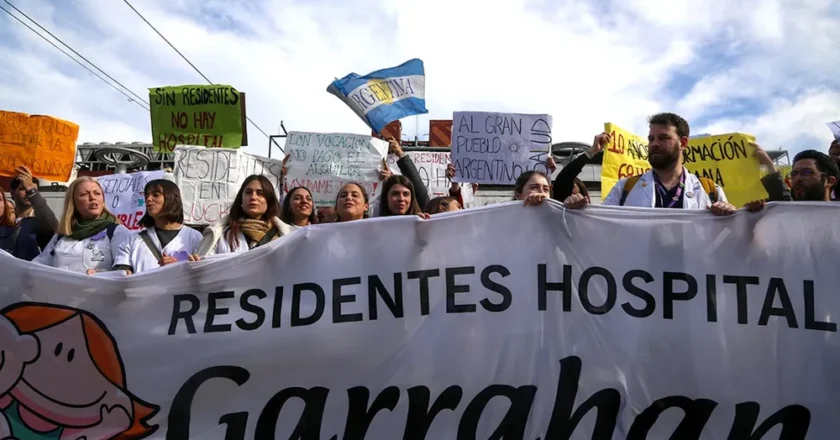 Los médicos denunciaron penalmente a la abogada de la intervención libertaria del Hospital Garrahan y se acordaron del «impresentable» de Adorni