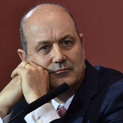 Por el reimpulso del Gobierno a la venta de medicamentos online, el gremio de farmacéuticos volvió a pedir la renuncia de Sturzenegger y lo llevó a la justicia penal