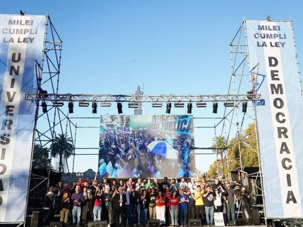 Vuelven las clases públicas para exigir, ahora a los jueces, la implementación de la Ley de Financiamiento Universitario