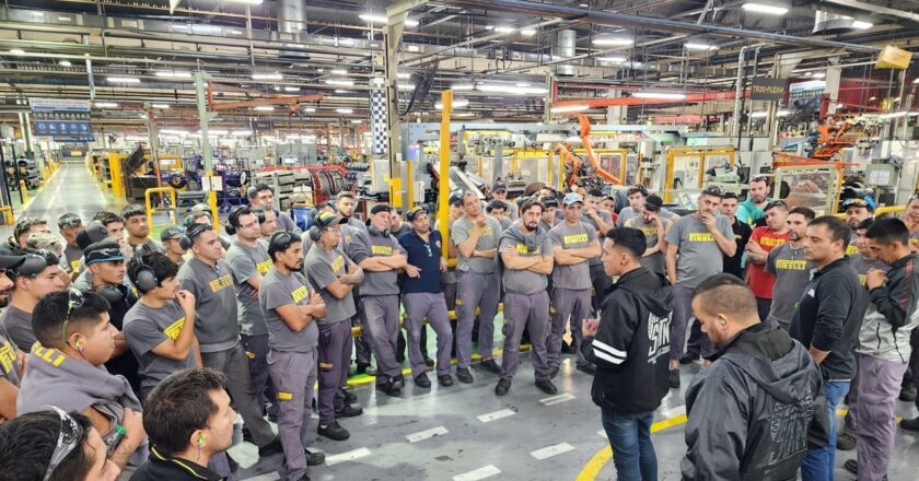 Tras el cierre de Fate, otra señal de alarma en el sector: Pirelli suspenderá la producción de neumáticos por la caída de ventas