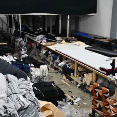 Rescatan a 18 víctimas, incluidos siete menores, en un taller textil clandestino del barrio porteño de Monte Castro