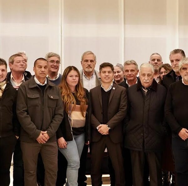 Gremios, empresas y el gobernador de Buenos Aires acordaron crear una Mesa Provincial de Pesca para defender la actividad y la mano de obra nacional