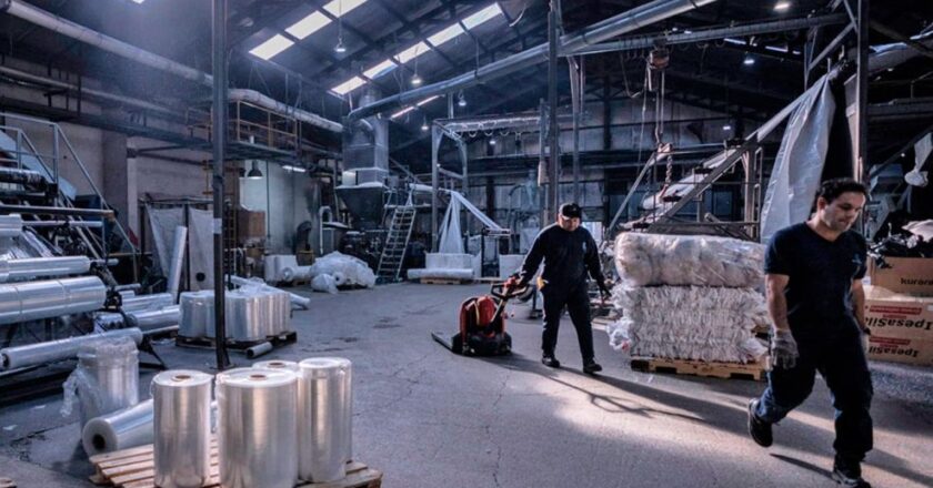 Despidos, licenciamientos, jubilaciones, retiros voluntarios y adelantamiento de jubilaciones: los industriales ya hablan de «una transformación regresiva»