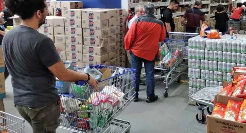 Acusan a Cencosud-Makro de presionar al personal jerárquico para imponer el banco de horas aprobado en la Reforma Laboral