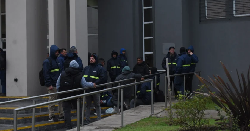 Tras el cierre con 80 despidos en una contratista de Ternium, la UOM negocia relocalizaciones, liquidaciones e indemnizaciones en el Ministerio de Trabajo bonaerense