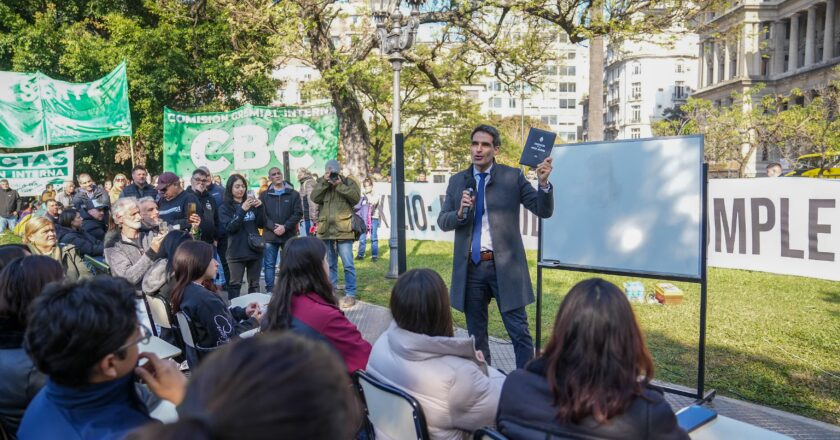 El Frente Sindical de Universidades convocó a realizar clases públicas frente a tribunales de todo el país para visibilizar el reclamo por salarios y presupuesto