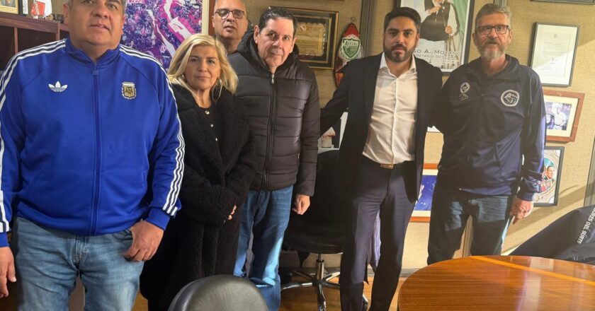 Pablo Moyano recibió a Néstor Segovia, criticó a Jorge Macri por buscar una Reforma Laboral por decreto y desafió: «Si tiene huevos que nos venga a buscar»