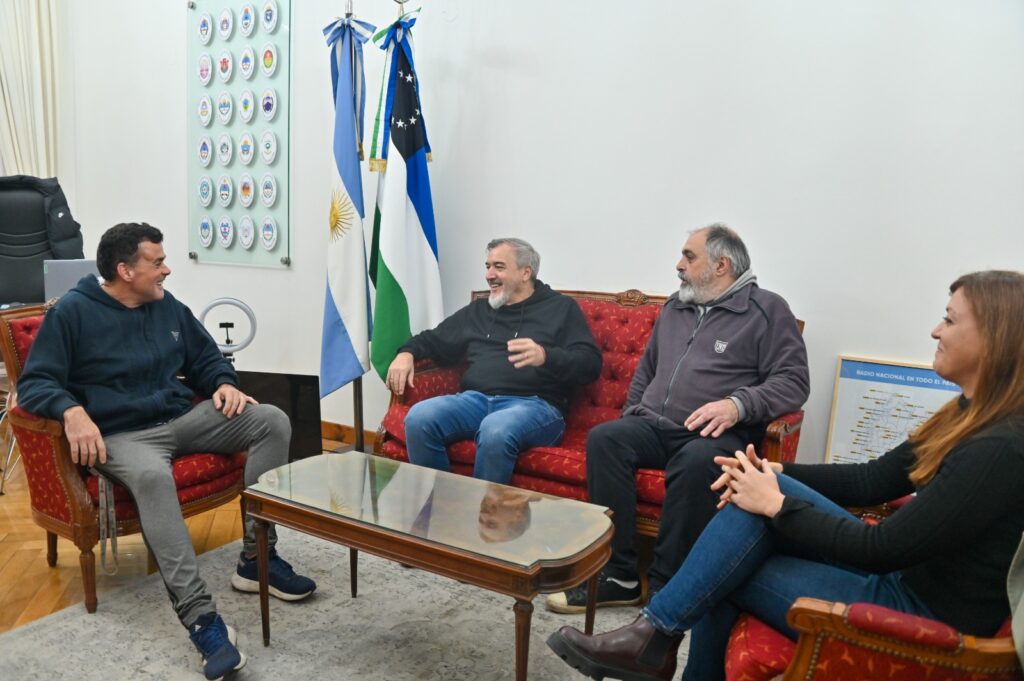 El FreSU consolida la incorporación de Barrios de Pie al espacio y fortalece la unidad para frenar el ajuste de Milei