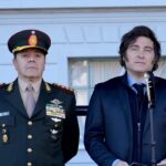 En lugar de subirles los sueldos, el Gobierno manda a los militares a hacer Uber o Rappi para sumar ingresos