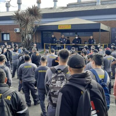 Por la caída de las ventas, Pirelli paraliza por completo la producción en su planta de Merlo y lanza un recorte total de las horas extra