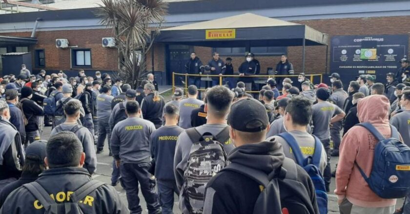 Por la caída de las ventas, Pirelli paraliza por completo la producción en su planta de Merlo y lanza un recorte total de las horas extra